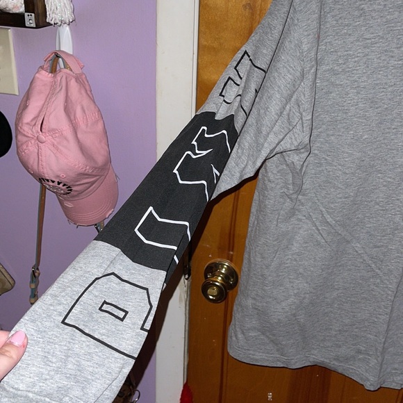 Large PINK Victoria secret long sleeve shirt - Picture 6 of 7